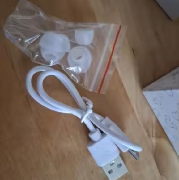 Disney Minnie Mouse Noise Cancelling Wireless Earbuds Headphones - Picture 14 of 14